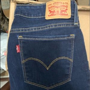 Levi’s 712 slim dark wash jeans size 29